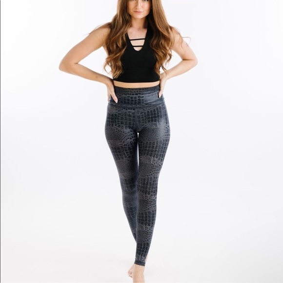 ZYIA Armor Black Gray Light N Tight High Rise Leggings Size 6-8 Women’s - Picture 1 of 8